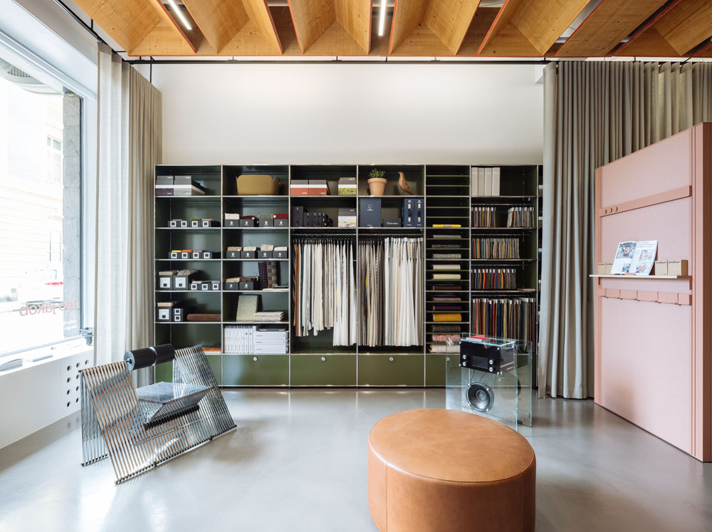 teo jakob Atelier Lausanne, Materialbibliothek mit Stoffmustern und Regalsystem
