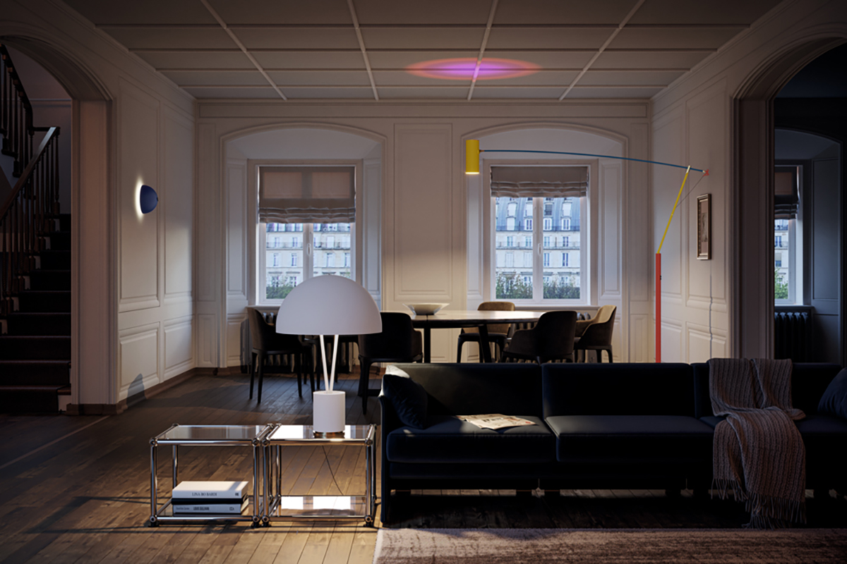 Wohn und Essbereich mit schwarzem Sofa, weisser Tischleuchte auf einem Glas Beistelltisch, Esstisch vor zwei Fenstern und farbiger Bogen Stehleuchte.