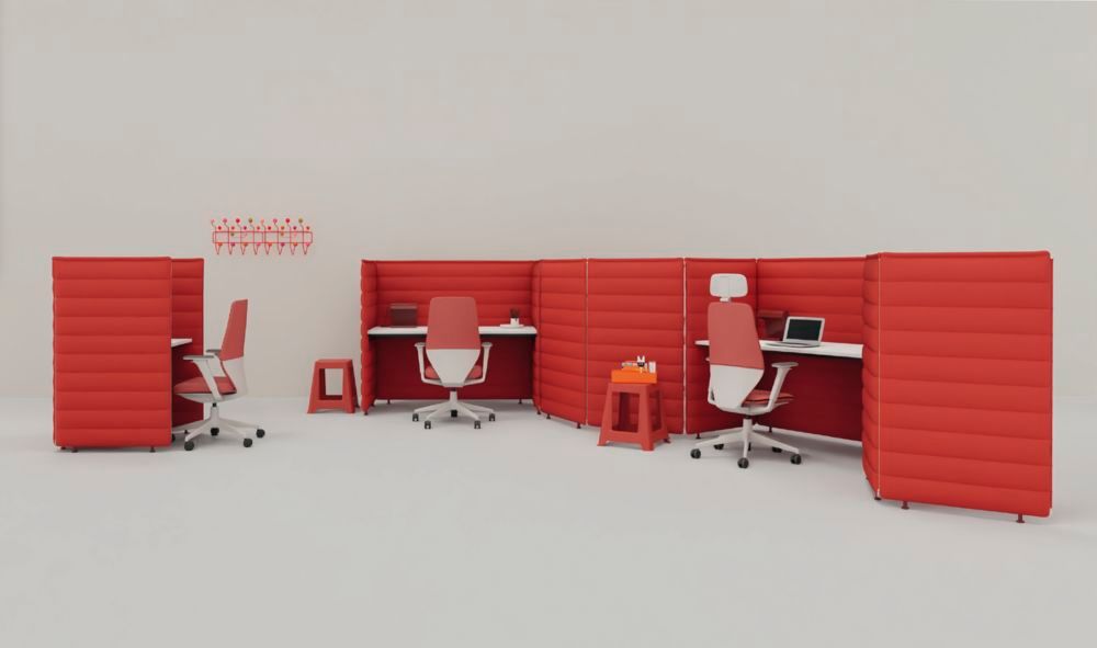 Rote Vitra Büroeinrichtung mit akustischen Trennwänden, integrierten Arbeitsplätzen, Drehstühlen und Hockern in einem reduzierten Studio Setting.